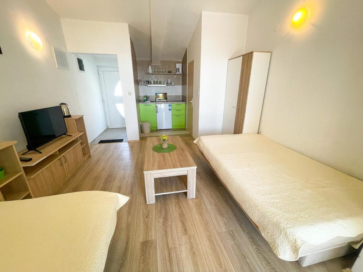 Apartmani Milan Crikvenica Bagian luar foto