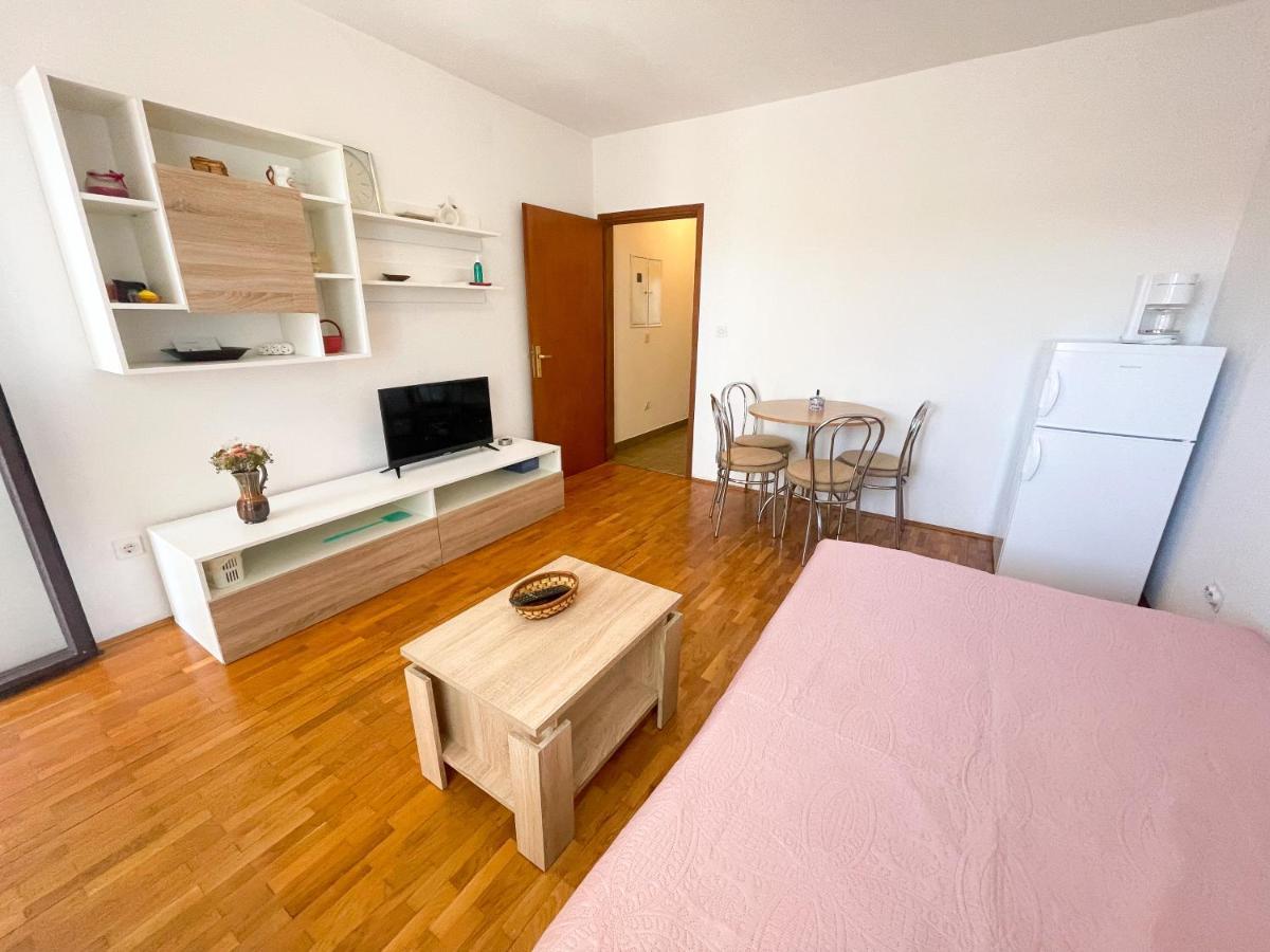 Apartmani Milan Crikvenica Bagian luar foto