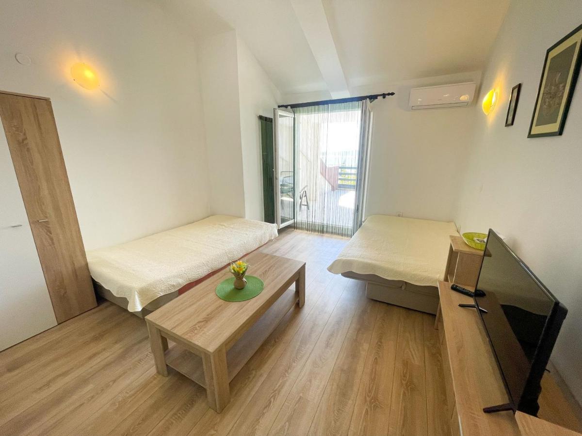 Apartmani Milan Crikvenica Bagian luar foto