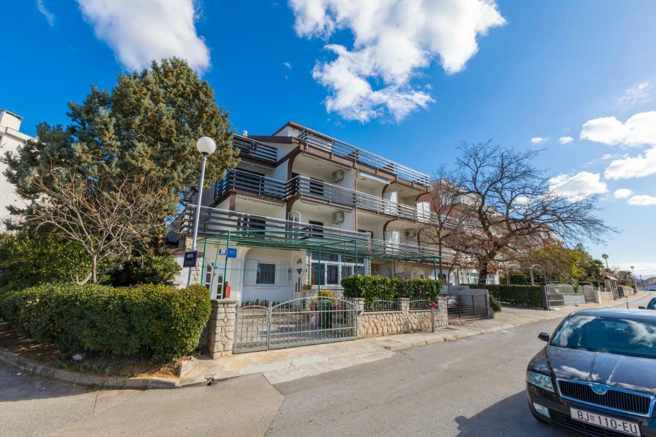 Apartmani Milan Crikvenica Bagian luar foto