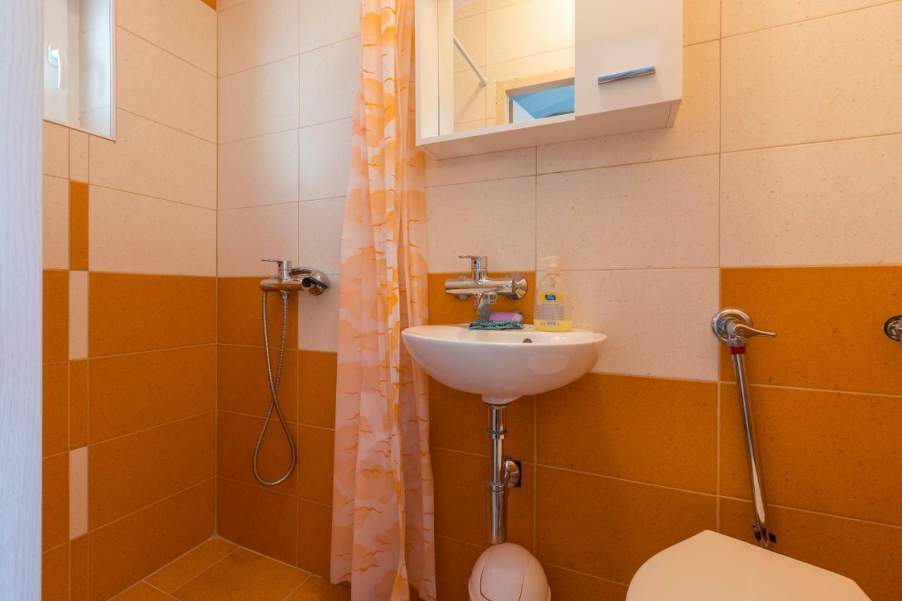 Apartmani Milan Crikvenica Bagian luar foto